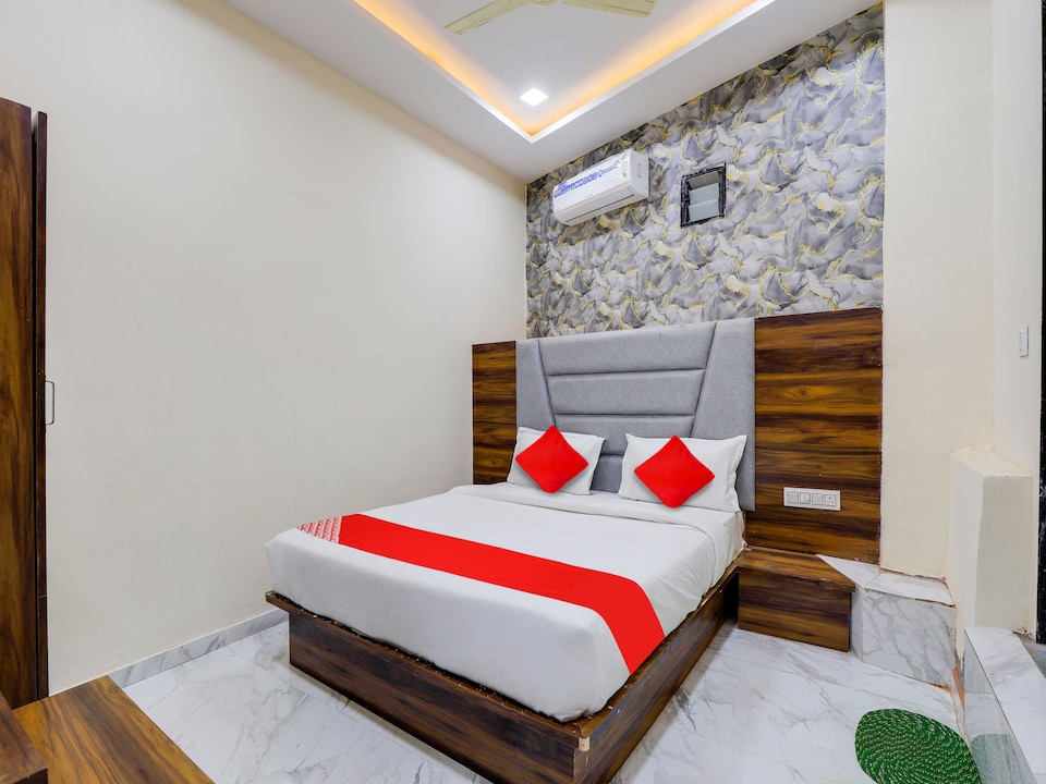OYO 818302 HOTEL KING VIEW, Ashram Road Ahmedabad, Ahmedabad