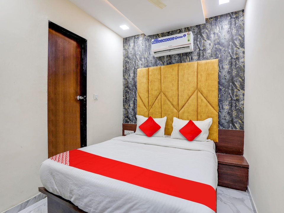 OYO 818302 HOTEL KING VIEW, Ashram Road Ahmedabad, Ahmedabad