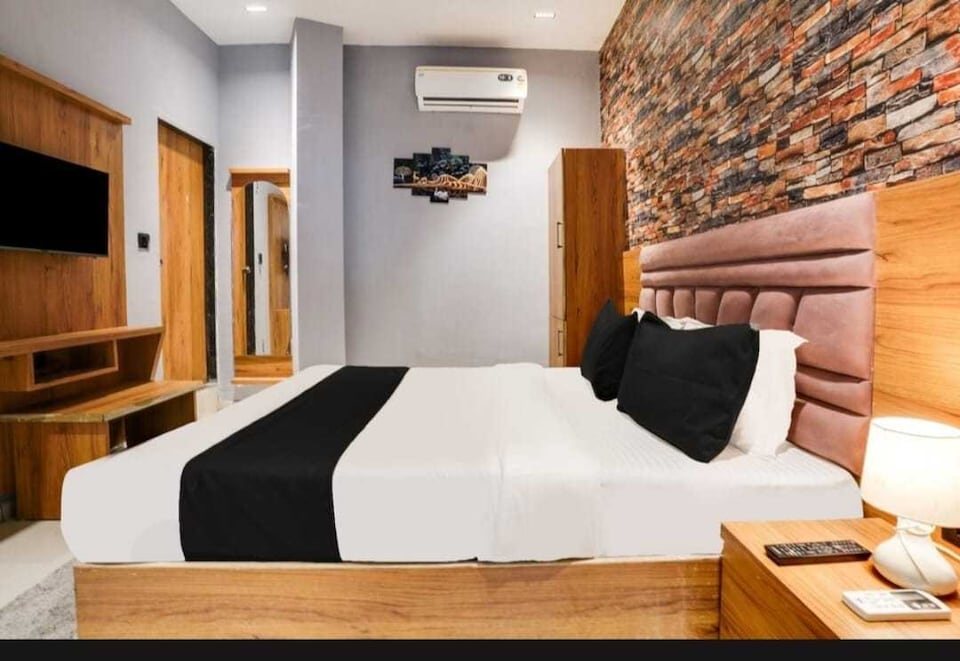 OYO 818302 HOTEL KING VIEW, Ashram Road Ahmedabad, Ahmedabad