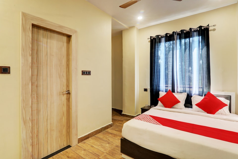 Hotel O Royal guest house, Chowk Allahabad, Prayagraj