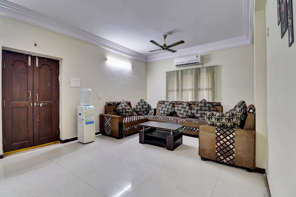 Hotel O Shri Inn, MG Road Vijayawada, Vijayawada