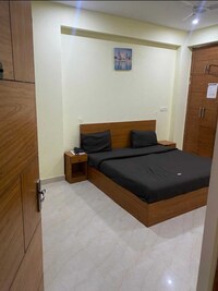 OYO Flagship Hotel Chhattarpur Inn