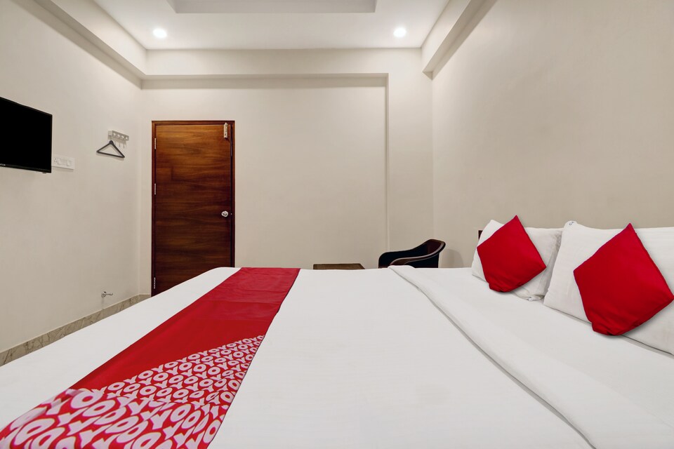 OYO Flagship Hotel C Grand, Mahanadu Extension VIjayawada, Vijayawada