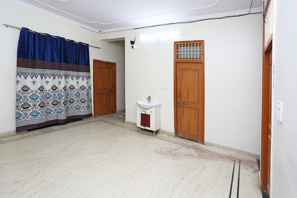 OYO Flagship Shiva Guest House, City Centre, Gwalior