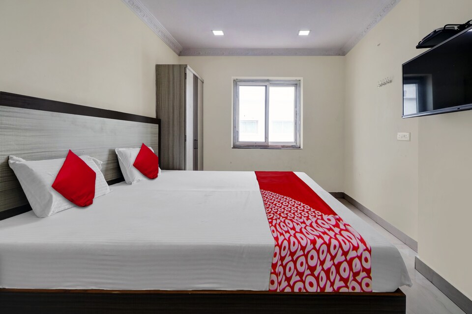 OYO Flagship Hotel Sunrise, Governorpet Vijayawada, Vijayawada