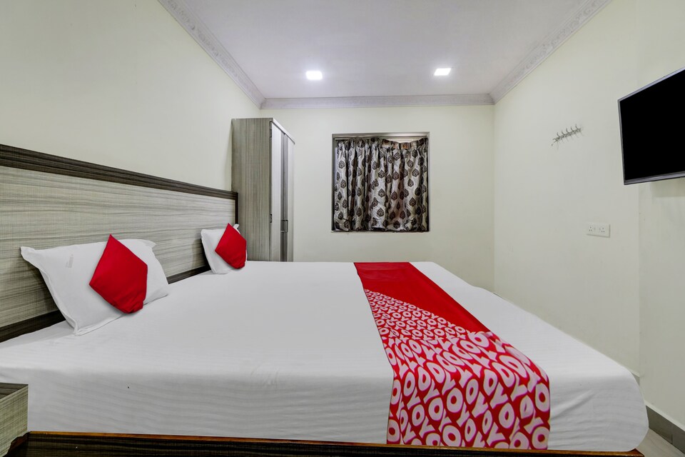 OYO Flagship Hotel Sunrise, Governorpet Vijayawada, Vijayawada