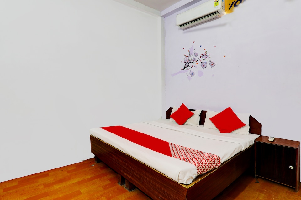 OYO Flagship Treen Inn Guest House, Sarnath Varanasi, Varanasi