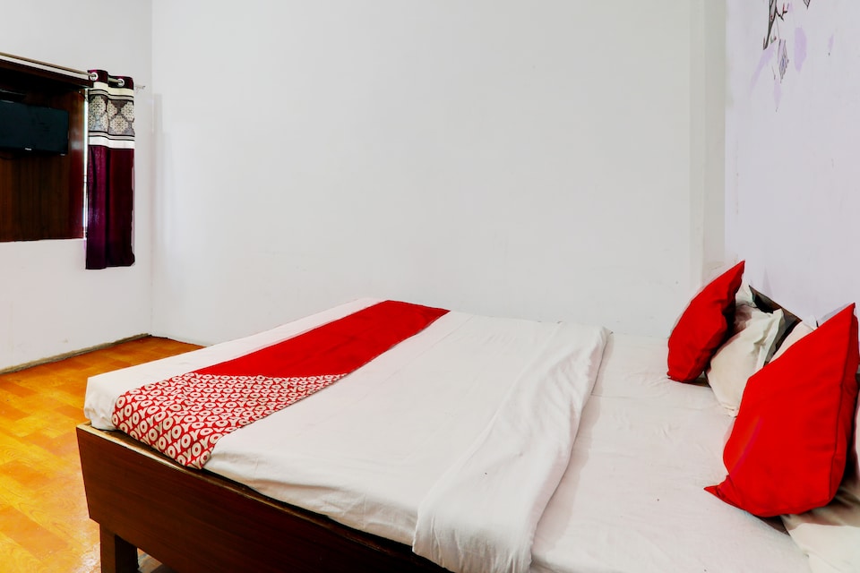 OYO Flagship Treen Inn Guest House, Sarnath Varanasi, Varanasi