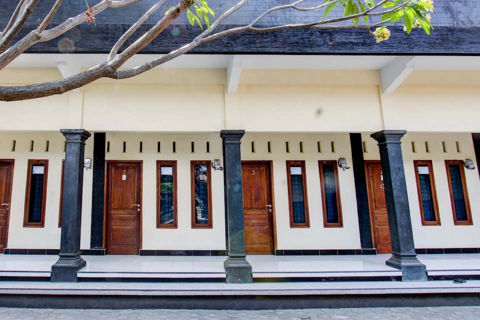 OYO Life 93155 Wisma Sarah, Tanjung Lombok, Lombok