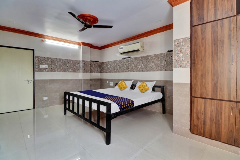 SPOT ON Hotel Maha Lakshmi, Ongole, Ongole