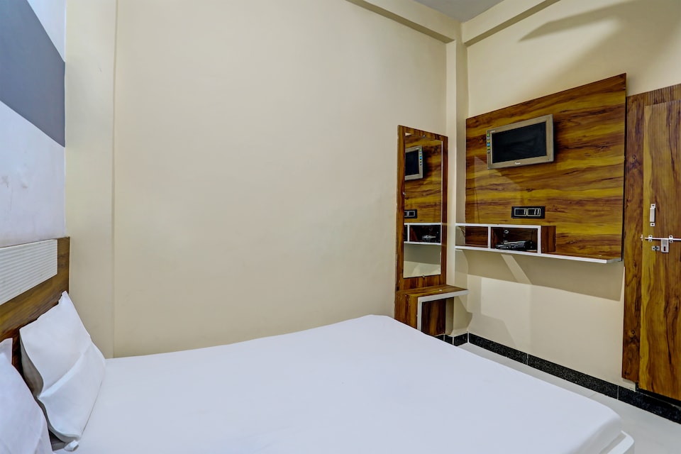 OYO Maa bhagwati Hotel, Nalkheda, Nalkheda