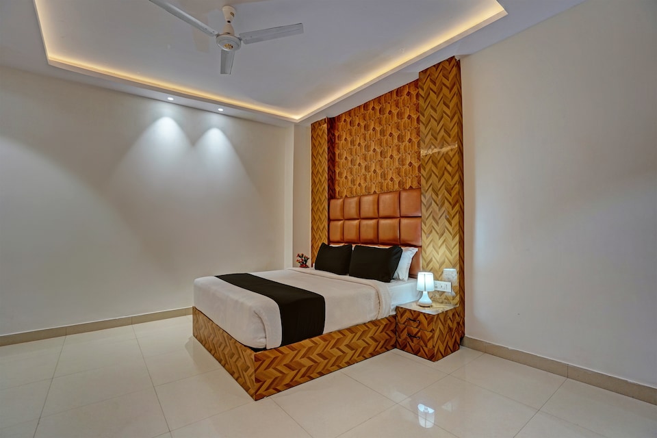 Super Hotel O by OYO Skycity, Fazal Ganj Kanpur, Kanpur