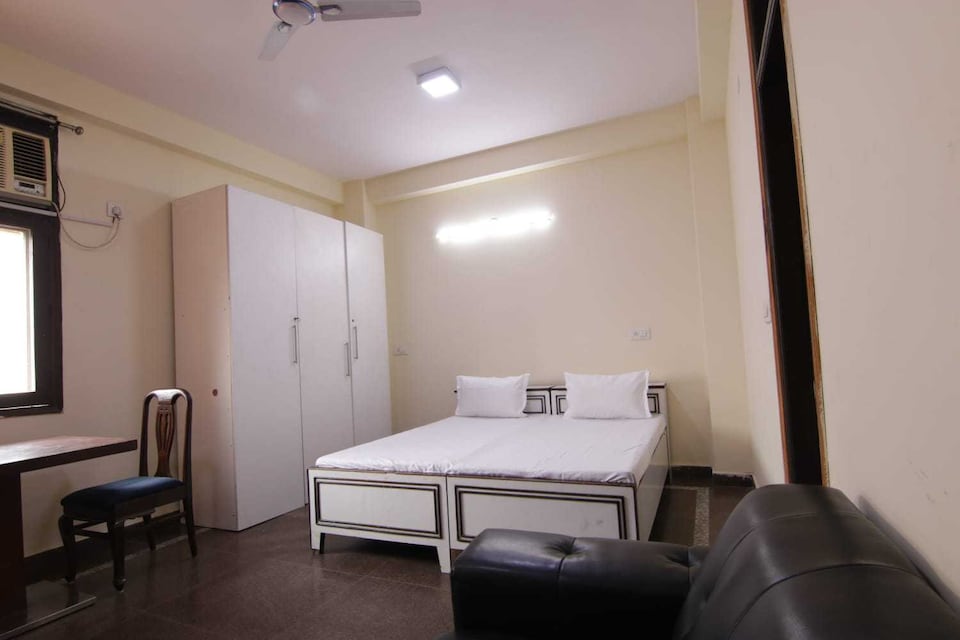 POP 81874D Hotel Galaxy Inn, Connaught Place Delhi, Delhi