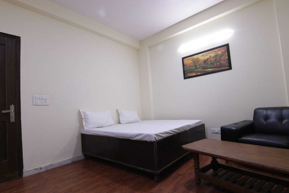 POP 81874D Hotel Galaxy Inn, Connaught Place Delhi, Delhi