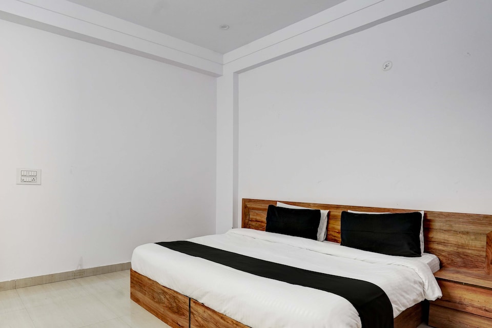 Hotel O  AQUA INN, HUDA CENTRE 1, Gurgaon