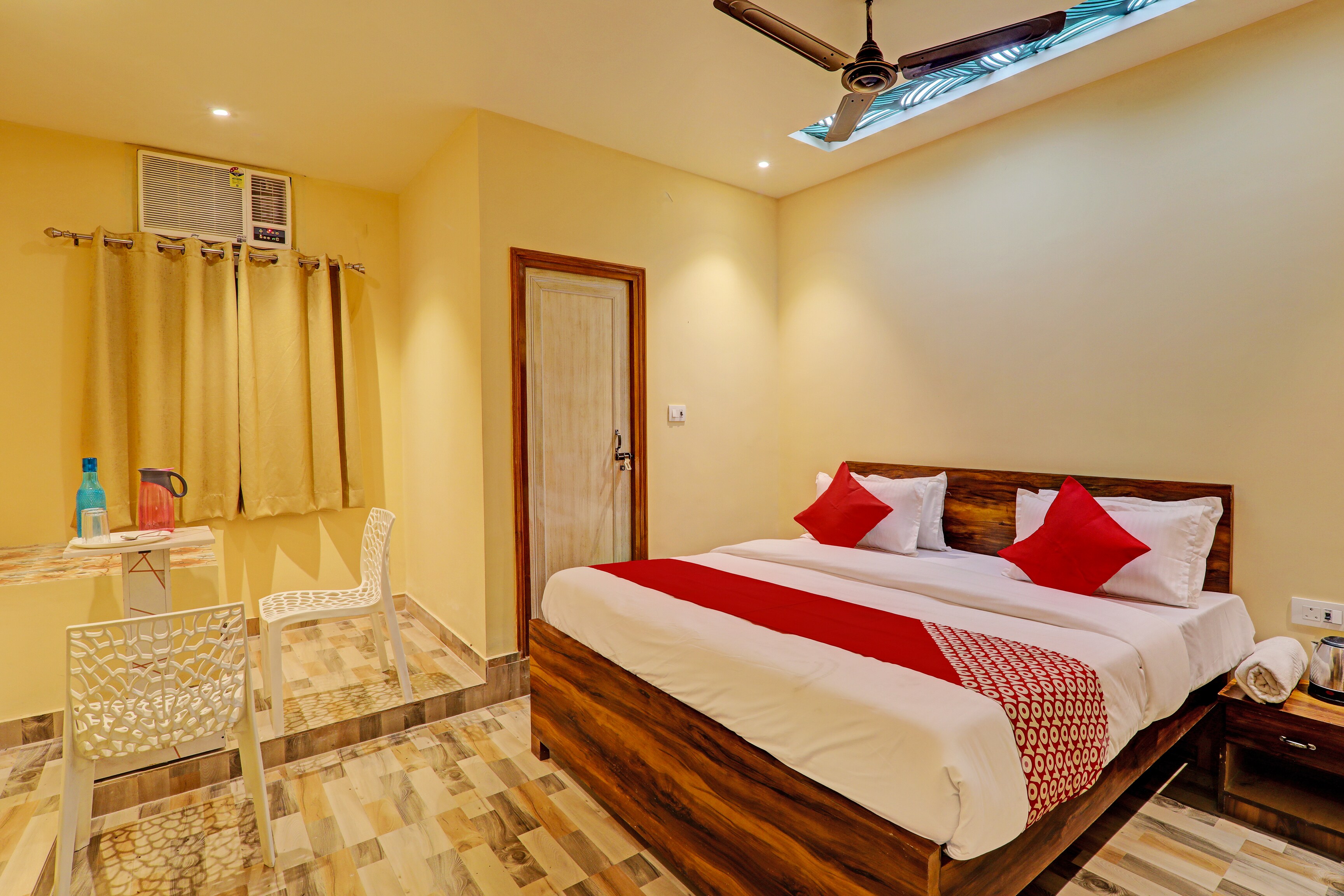 Flagship Hotels in Singh Biryani Family Restaurant, Gorakhpur Starting