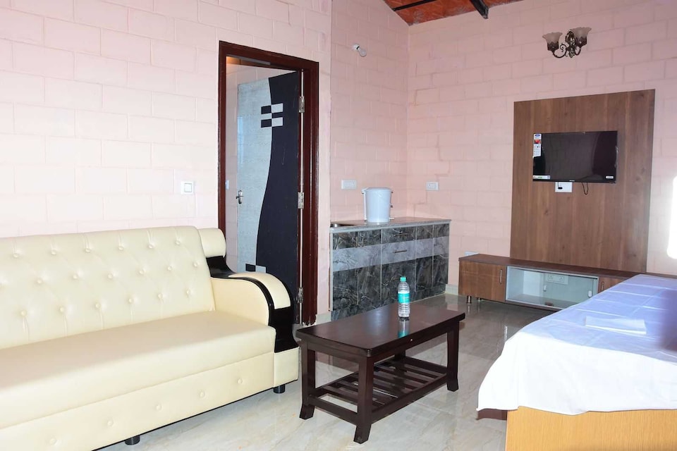 OYO Samruddhi Hills View Resort And Function Hall , Airport Road Bangalore, Bangalore