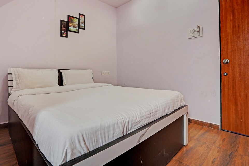 OYO Hotel 4 Seasons, Kadodra Surat, Surat