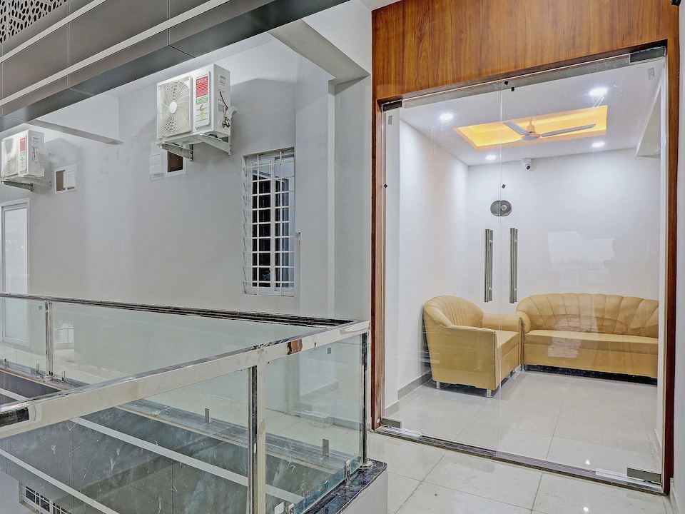 HOTEL O KANHA INN, Karelibaug Vadodara, Vadodara