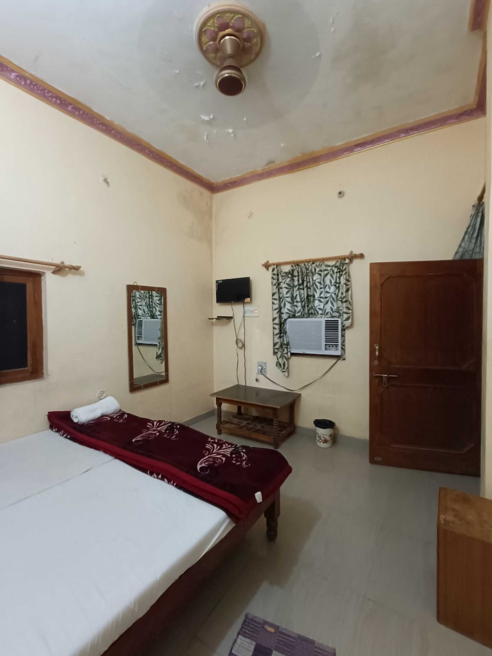 live on ORC032, Orchha, Orchha