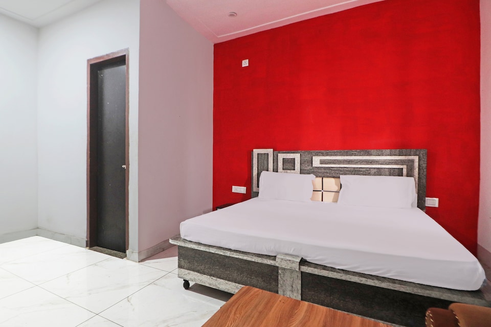 OYO Blue Moon , Narnaul, Narnaul