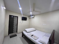 OYO Flagship Shiva Lodge