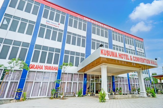 Super OYO 93205 Kusuma Hotel And Convention Hall