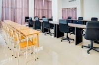 Super OYO 93205 Kusuma Hotel And Convention Hall