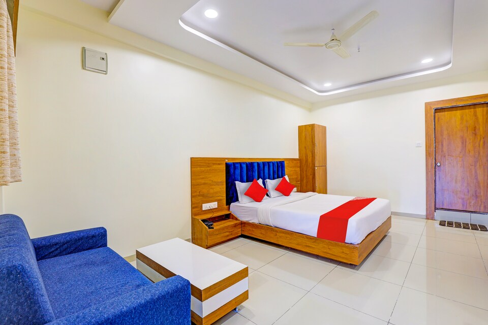 OYO Hotel H K Villa, Alkapuri Vadodara, Vadodara