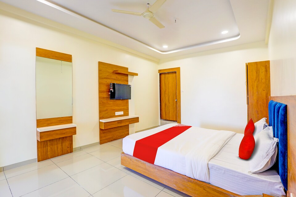 OYO Hotel H K Villa, Alkapuri Vadodara, Vadodara