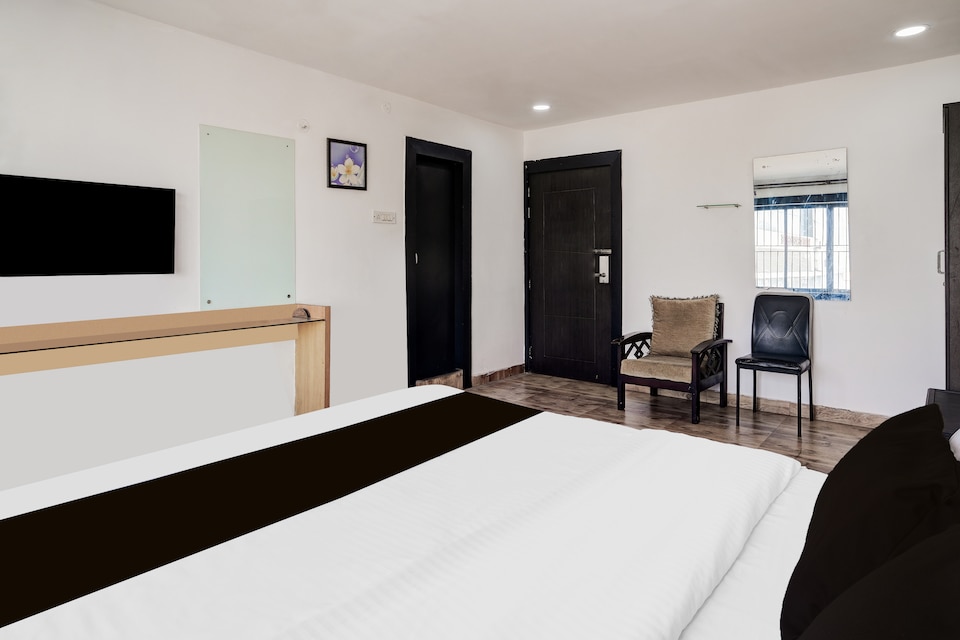 Collection O Bhangagarh Near Nemcare Hospital, GS Road Guwahati, Guwahati