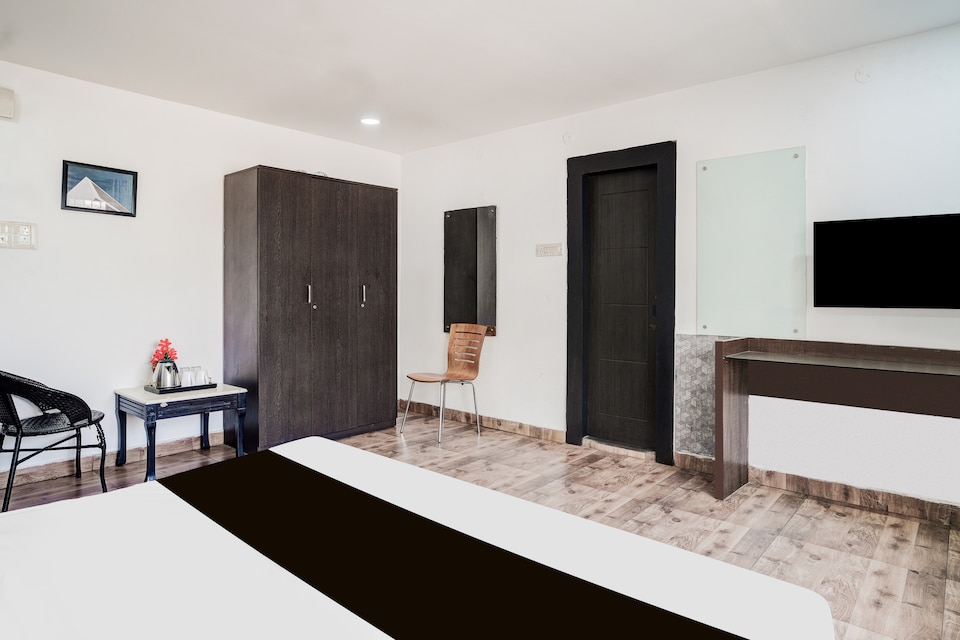 Collection O Bhangagarh Near Nemcare Hospital, GS Road Guwahati, Guwahati