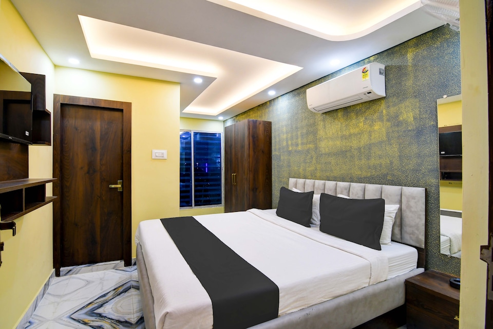 Hotel O The Crown, VIP Road Kolkata, Kolkata