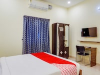 OYO Flagship Home tree Service Apartment Kolathur