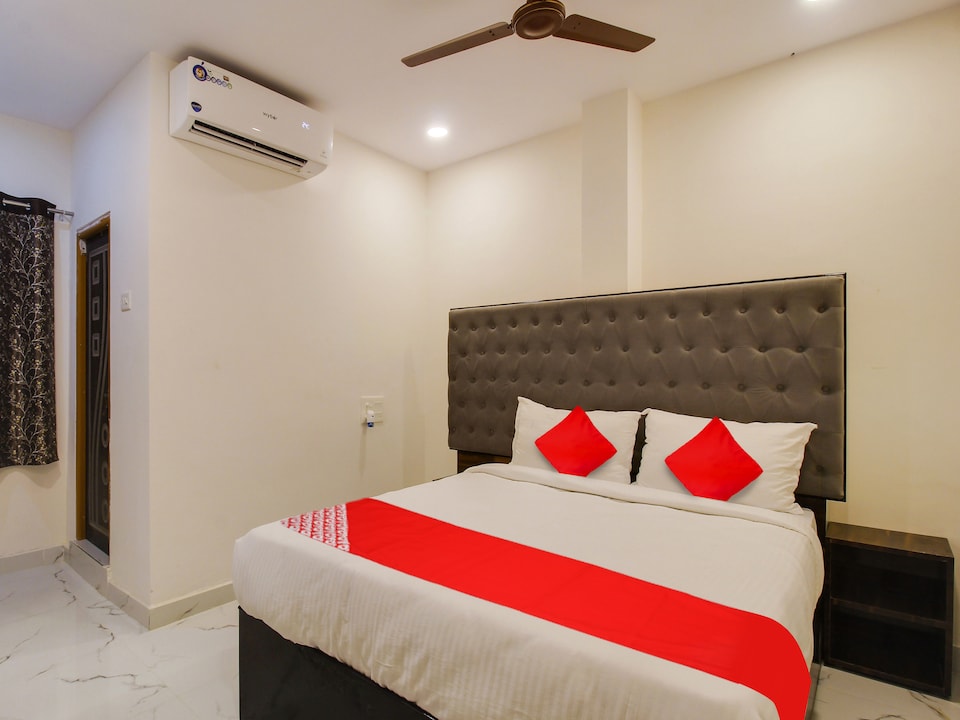 OYO 819227 Sri Sai Ganesh Inn, Nakkalagutta Hanamkonda Warangal, Warangal
