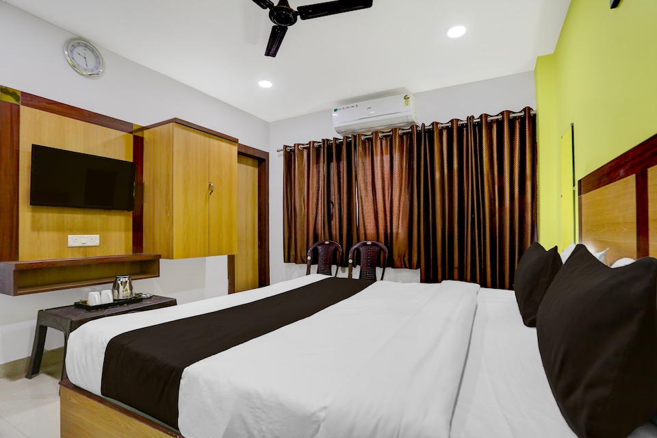 Hotel O Varanasi Trade Center formerly Vairaghi Villa, Sarnath Varanasi, Varanasi