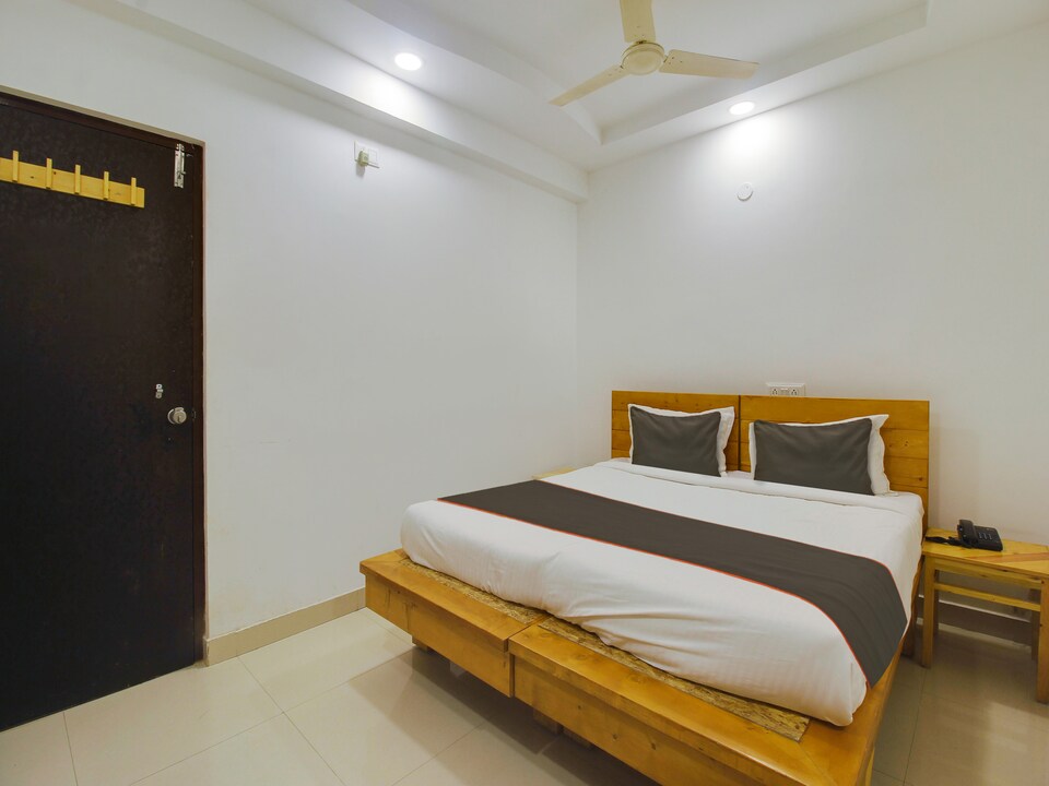 POP 81924D Hotel Green Leaf - Kondapur, Hyderabad, Hyderabad