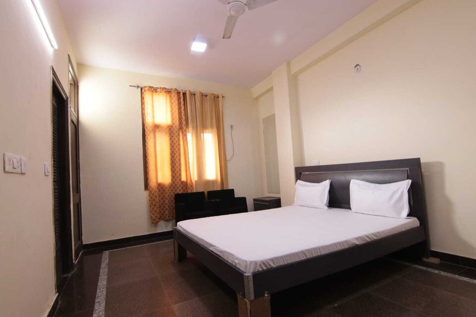 POP 81925H Hotel Town Plaza, Rohini Delhi, Delhi