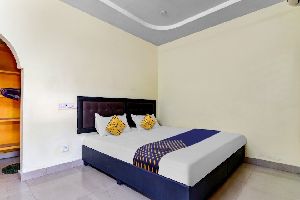 SPOT ON Unik Residency, Ammalapuram, Ammalapuram