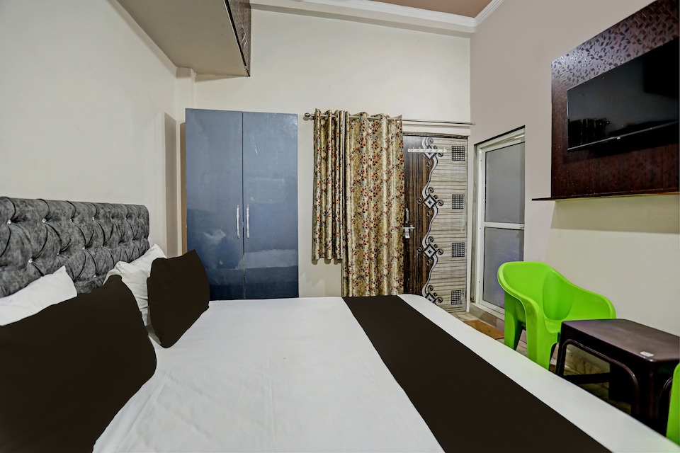 OYO Hotel BN, Greater Noida, Noida