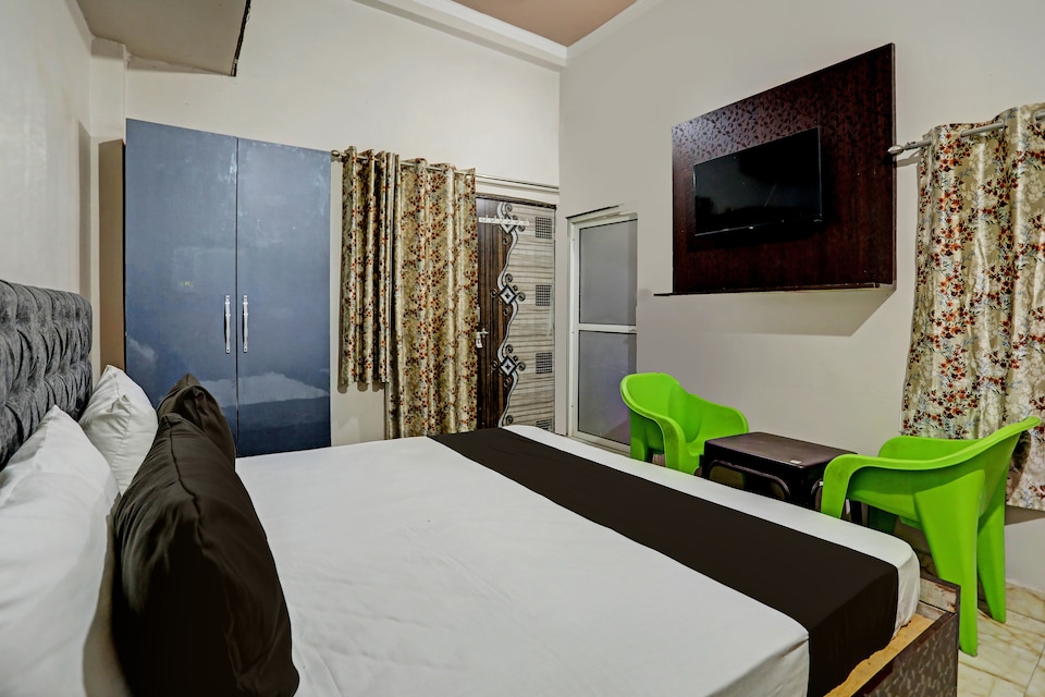 OYO Hotel BN, Greater Noida, Noida