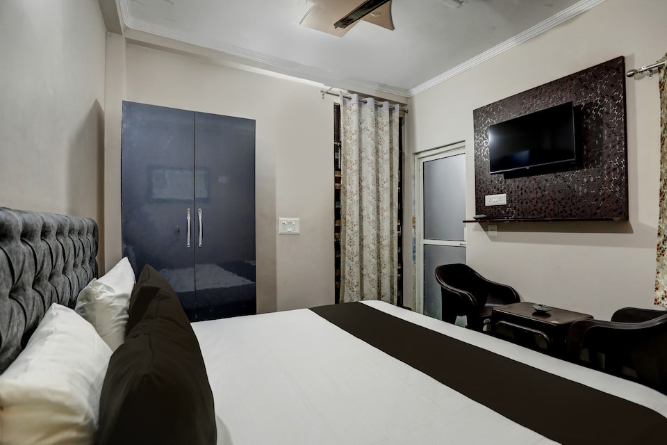 OYO Hotel BN, Greater Noida, Noida