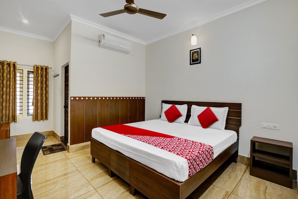 OYO Flagship Darsana central, Vytilla Kochi, Kochi