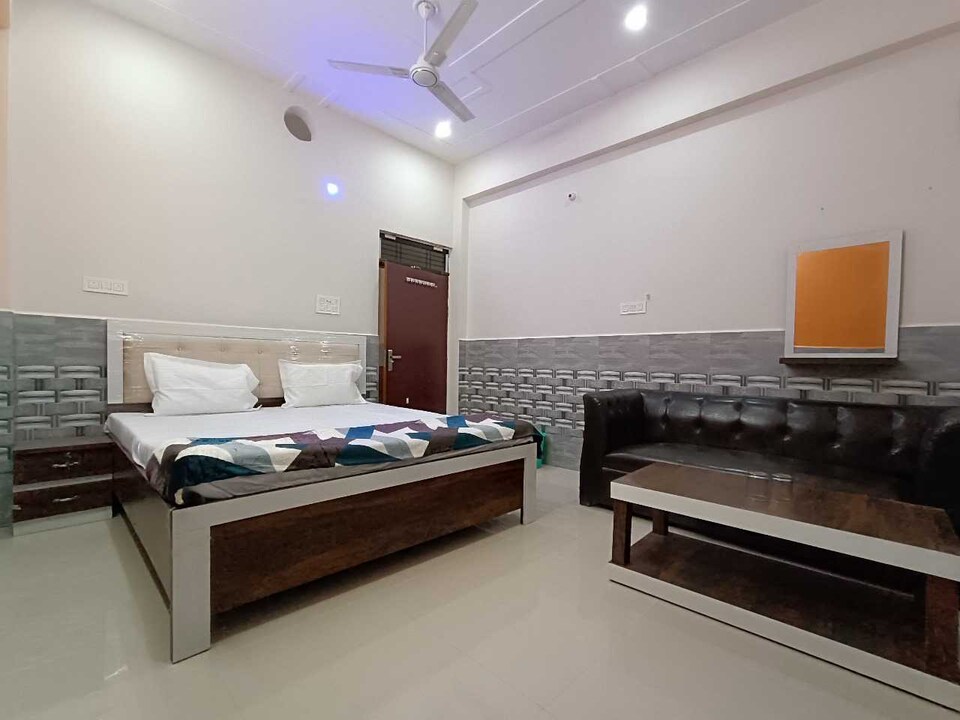 OYO Home Parmeshwari Palace Homestay, Ayodhya, Ayodhya