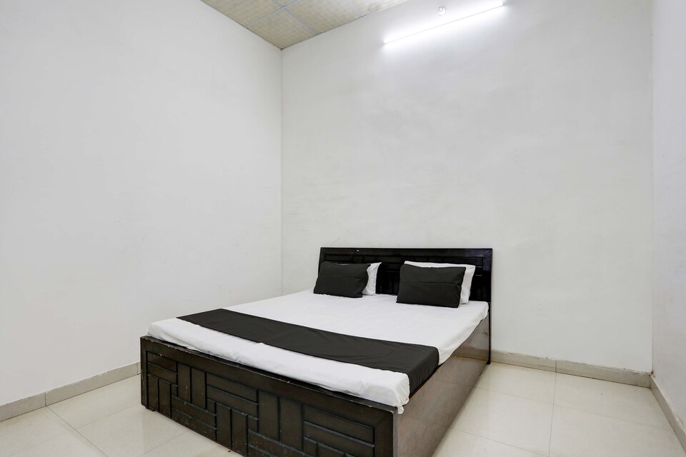 OYO 819619 HOTEL HAPPY MOONLIGHT, Aligarh, Aligarh