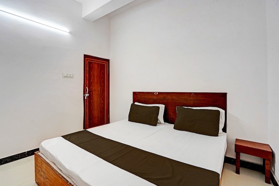 OYO Flagship Hotel M.R Grand, Mumfordganj Allahabad, Prayagraj