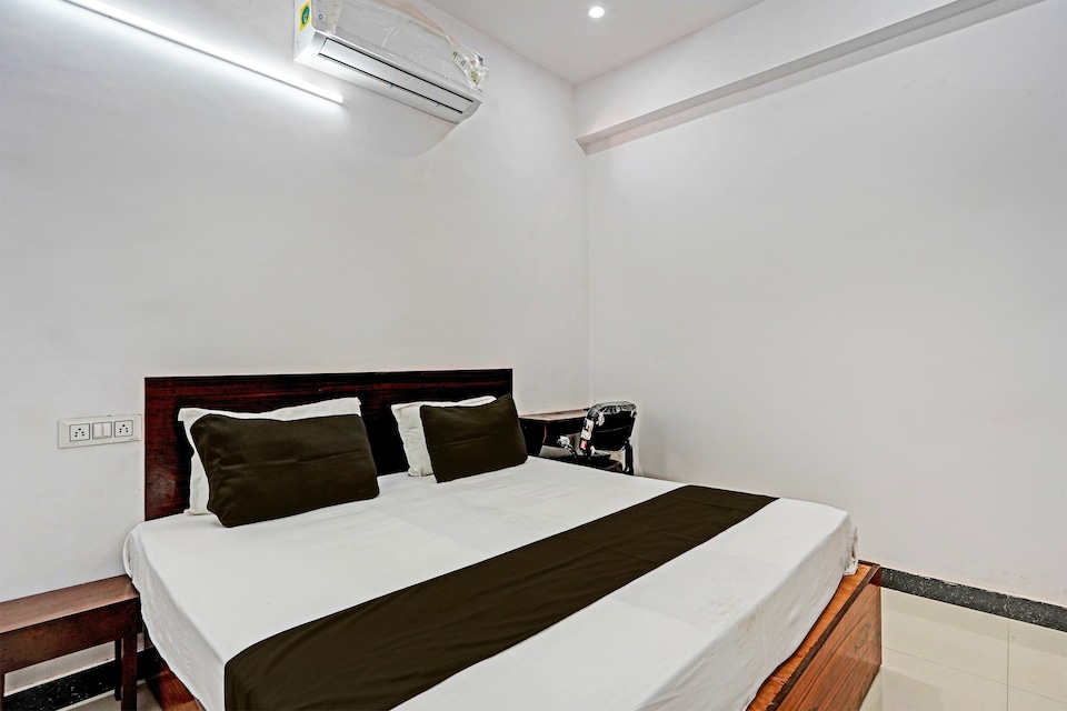 OYO Flagship Hotel M.R Grand, Mumfordganj Allahabad, Prayagraj