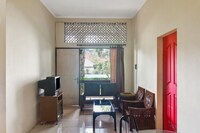 OYO 93280 Villa Efita