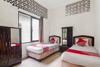 OYO 93280 Villa Efita