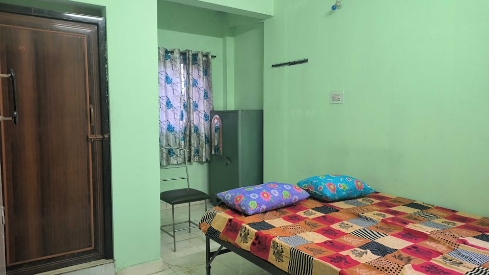 SPOT ON SRI VARU HOTEL & LODGING, Electronic City Phase 2 Bangalore, Bangalore